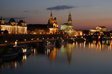 Stadtsilouette von Dresden bei Nacht bzw. Dmmerung