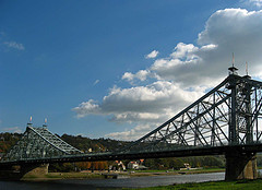 Blaues Wunder (Loschwitzer Brücke) in Dresden und Elbhang